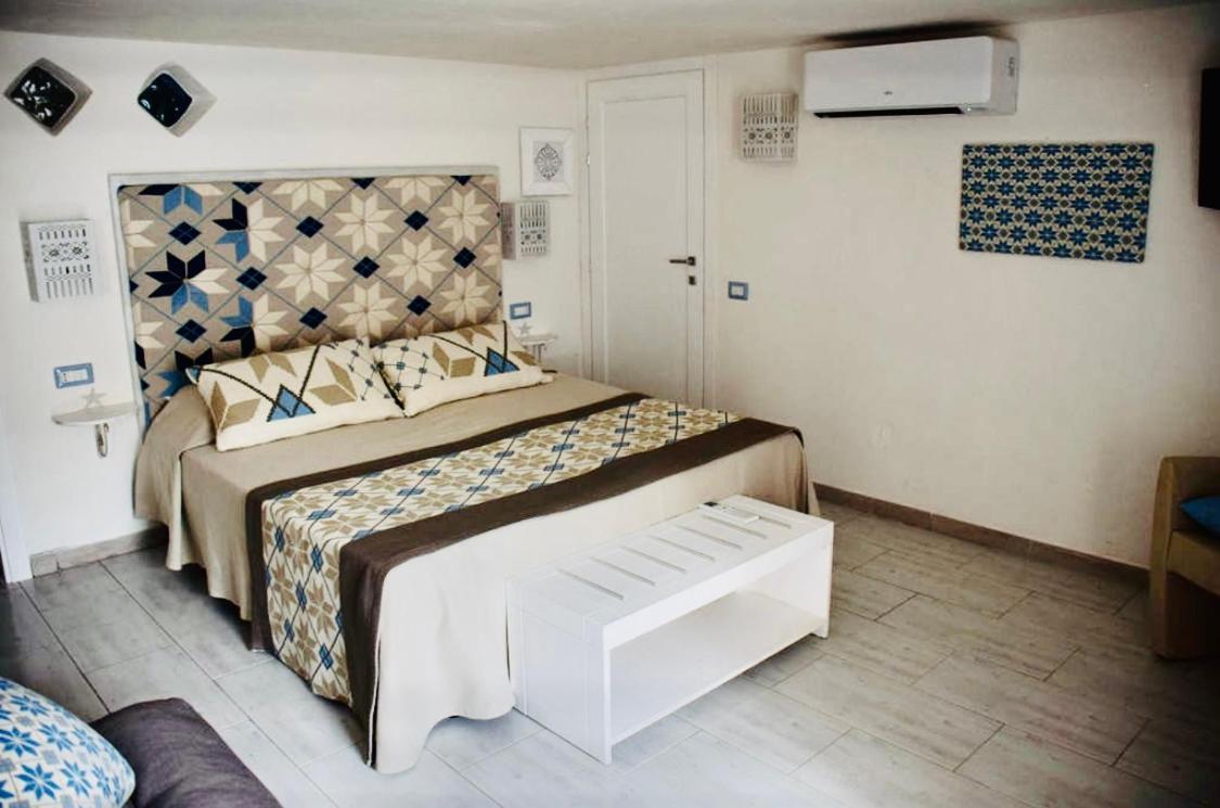 Rooms Apartaments Santa Teresa Capo Testa Exterior photo