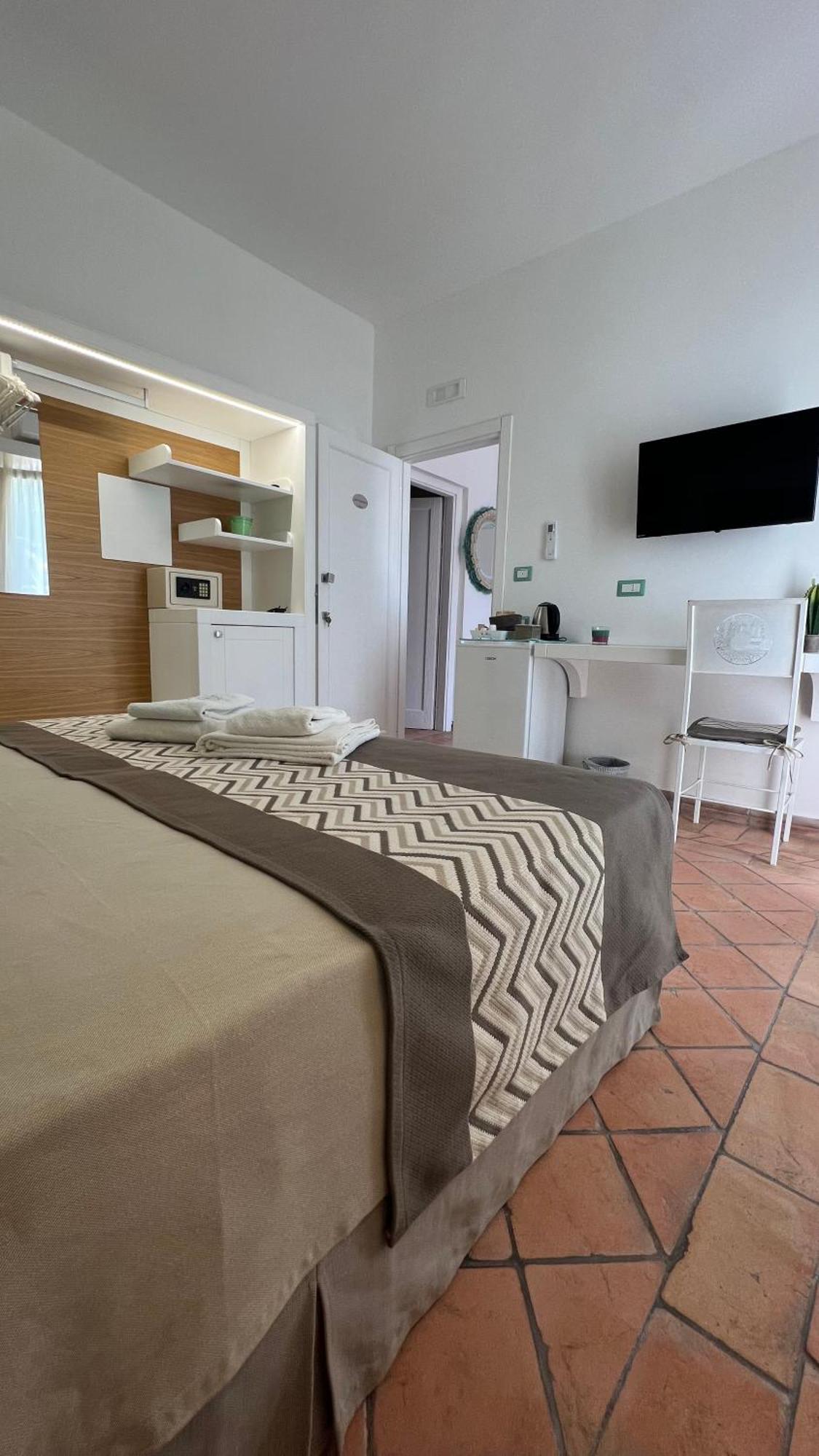 Rooms Apartaments Santa Teresa Capo Testa Exterior photo